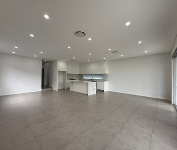 Captivating 4-Bedroom House ! - Photo 1