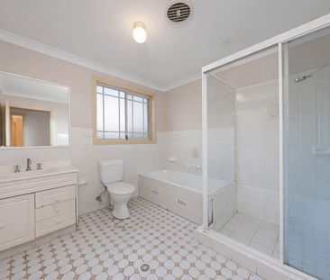 3 Bedroom Townhouse in Prime Location!! - Photo 6