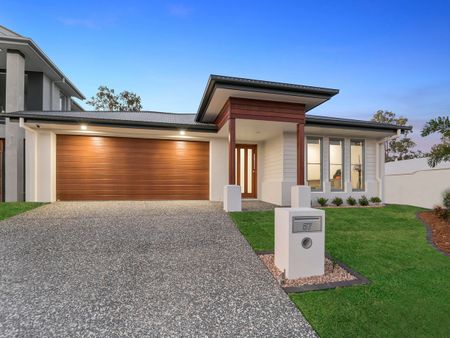 Luxury 4 Bedroom Home - Photo 2