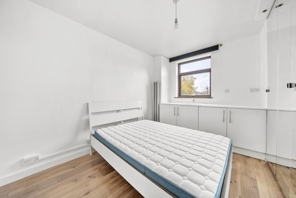 3 bedroom flat to rent - Photo 1