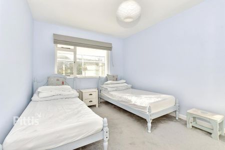 2 bedroom detached bungalow to rent - Photo 2