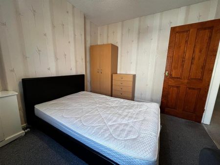 3 bedroom private hall to rent - Photo 2