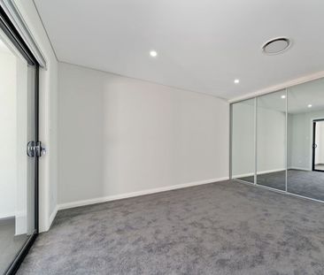 CONTEMPORARY DUPLEX IN PRIME LOCATION - Photo 5