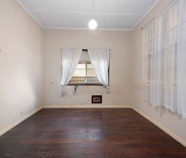 Sheds, sheds… and more sheds! - Photo 1