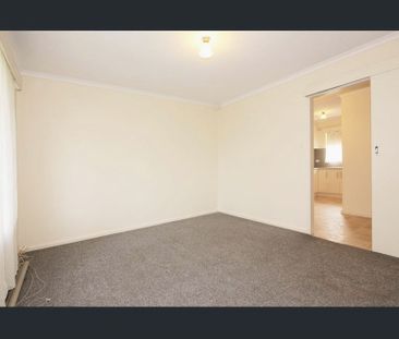 Bright & Spacious 2 Bedroom in Group of 3! - Photo 1
