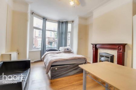 1 bedroom in a house share to rent - Photo 2