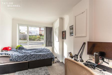 6 bedroom detached house to rent - Photo 3