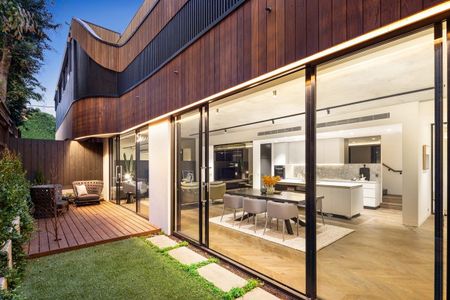 Stylish Modern Three-Bedroom Townhouse With Rooftop - Photo 3
