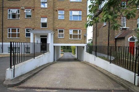 Burnfoot Court Wood Vale, SE23 - Photo 3