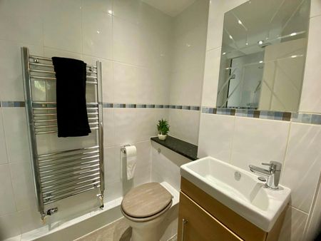 House share to rent on - Photo 3