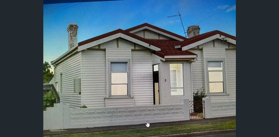 INVERMAY; Large 3 bedroom pet considered family home quite st with a heat pump - Photo 2