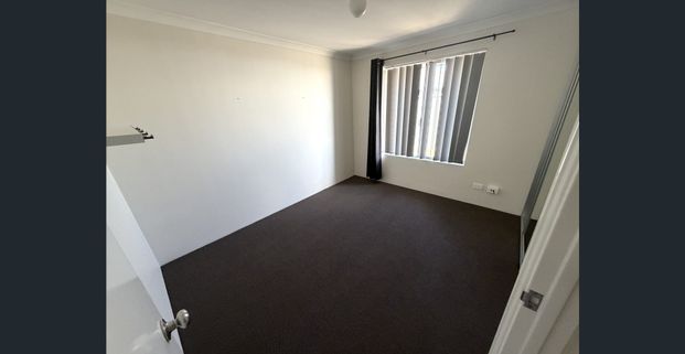 Beautiful 4-Bedroom Family Home in Sought-After Eglinton - Photo 1