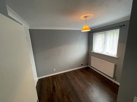 3 Bed End Terrace, Goodwin Close, CR4 - Photo 5