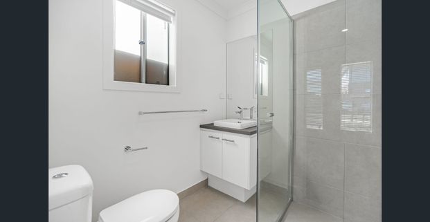 Stunning 3-Bedroom Home - Photo 1