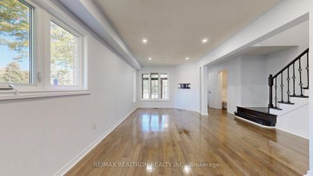 For Lease - 558 Willowick Drive, Newmarket, Ontario - Photo 5