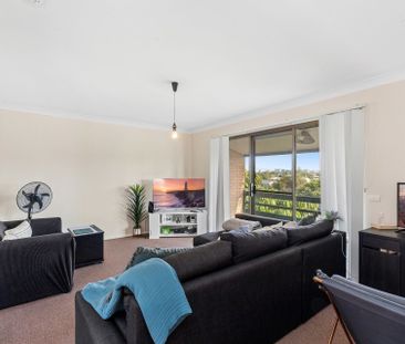 2-Bedroom Unit – Walk to Dicky Beach & Shops! - Photo 1