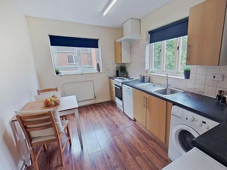 2 bedroom flat to rent - Photo 3