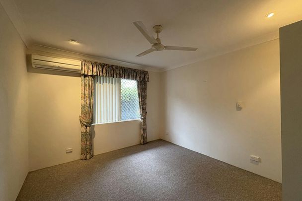 WELL PRESENTED UNIT IN PRIME LOCATION - Photo 1