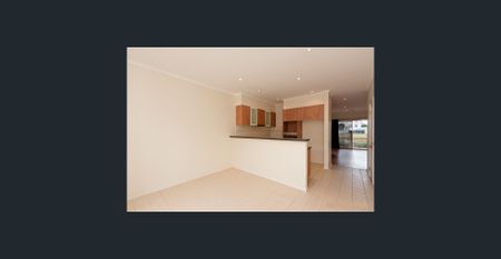 STYLISH LOW-MAINTENANCE LIVING IN THE HEART OF BUNDOORA - Photo 4