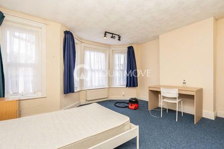 4 bedroom semi-detached house to rent - Photo 4