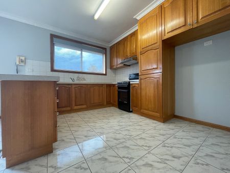 CHARMING 2 BEDROOM UNIT IN COBURG NORTH - Photo 4