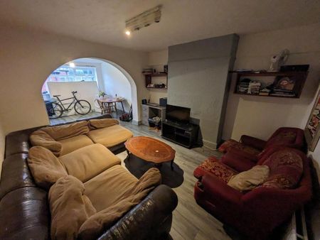 4 bedroom private hall to rent - Photo 2