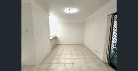 Spacious ground floor 3-bedroom apartment with courtyard - Photo 3