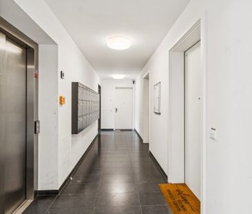 Dachgeschosswohnung mit EBK im schönen Neubauensemble - Photo 1