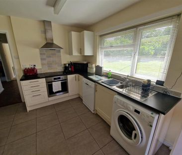 2 bedroom detached bungalow to rent - Photo 6