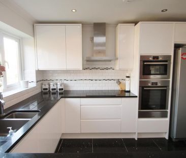 4 bedroom semi-detached house to rent - Photo 5