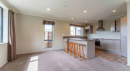 Easy Living - Photo 2