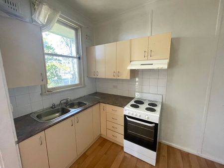 Three Bedroom Family Home - Photo 4