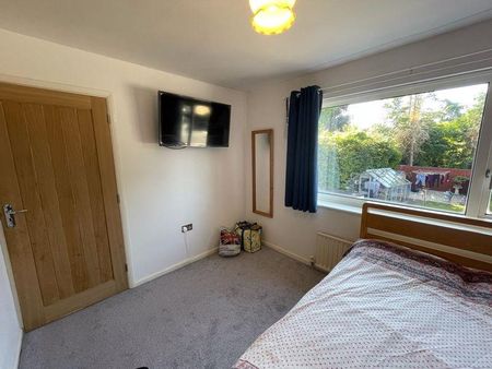 1 bedroom in a house share to rent - Photo 2