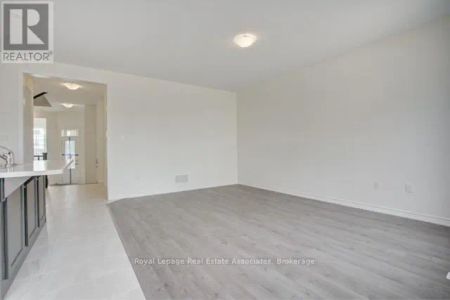546 FIR COURT - Photo 2