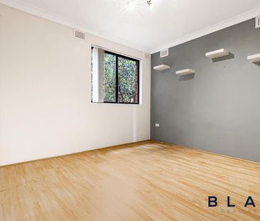 Recently Renovated 2 bedroom unit - Photo 4