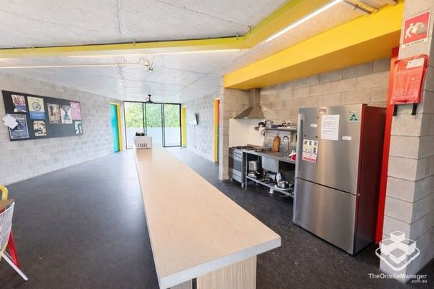 Furnished Studio Incl Bills - Photo 1