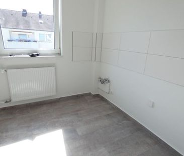 Hervorragende Erdgeschoss-Wohnung mit Balkon / komplett modernisiert - Photo 4