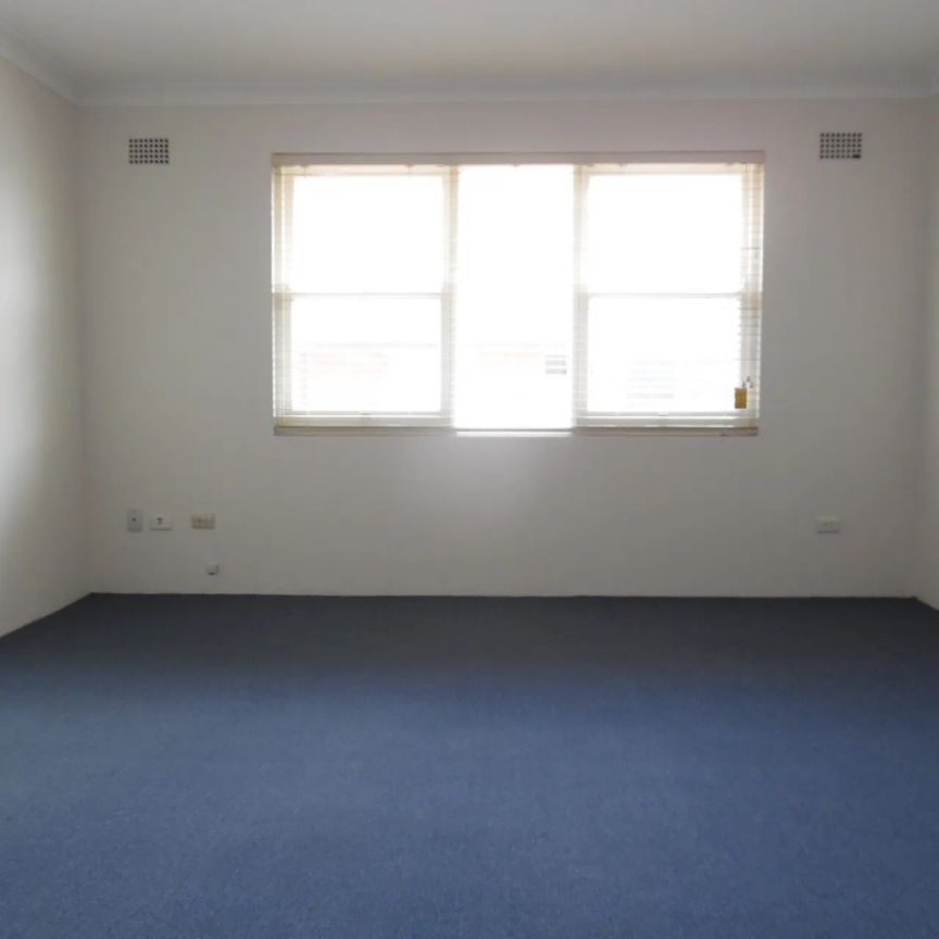 Two Bedroom Apartment! - Photo 1