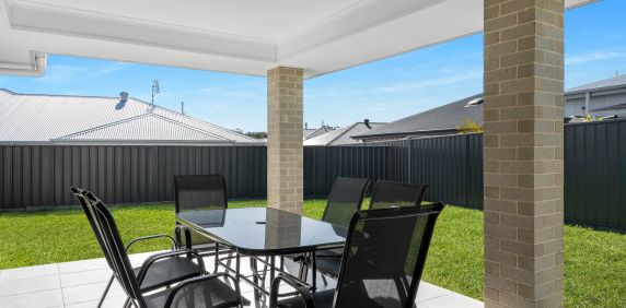 Spacious Family Living, Fully Furnished - Photo 2