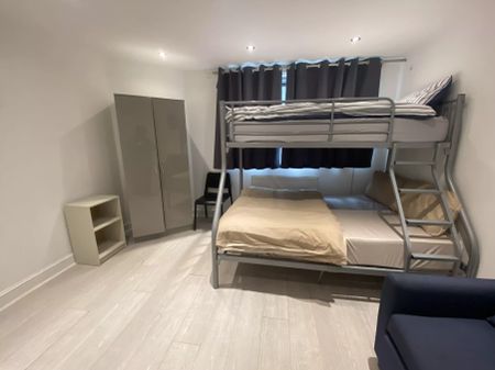 Compact Ensuite - Photo 2