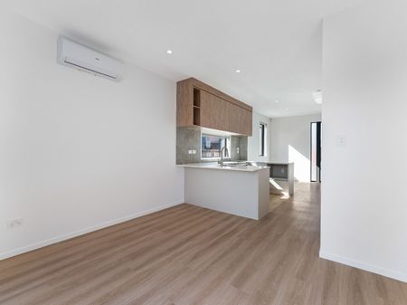Brand New Townhouse Living in the Heart of Pakuranga - Photo 2