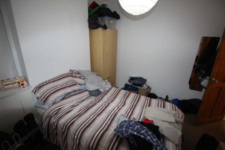 Room 4 - Photo 2