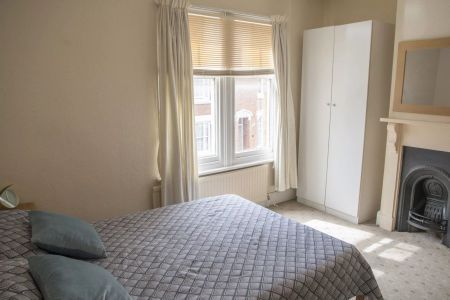 Montague Road (3 bed) - Photo 3