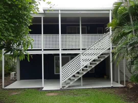 FANTASTIC FAMILY HOME IN MUNDINGBURRA + POOL! - Photo 1