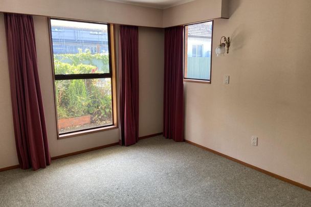 398 Dee Street, Gladstone - Photo 1