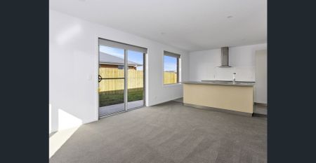 Modern Unit in Heart of Sorell - Photo 3