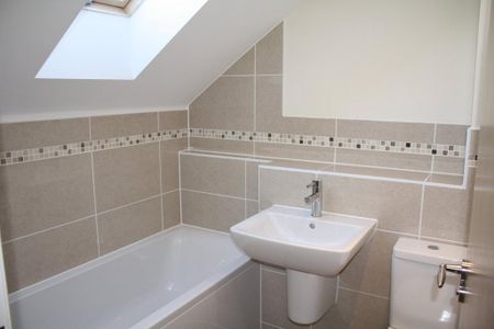 4 bedroom semi-detached house to rent - Photo 4