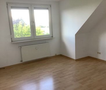 Schöne, große Dachgeschosswohnung mit Balkon! - Photo 1