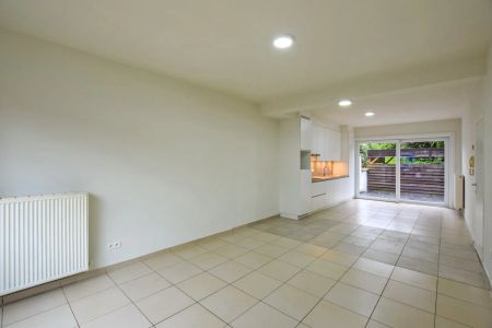 Gelijkvloersappartement met 2 slaapkamers (71 m²) met ruim terras (40 m²) en parkeerplaats te Nieuwpoort. - Photo 3