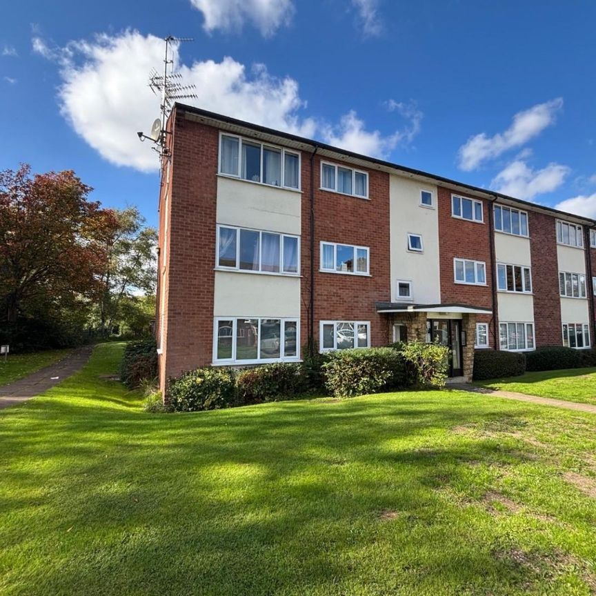 2 bedroom Flat To Let - Photo 1